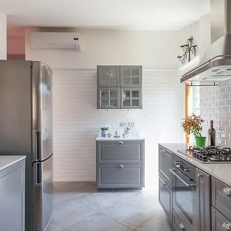 G Tree House Holiday home Rome